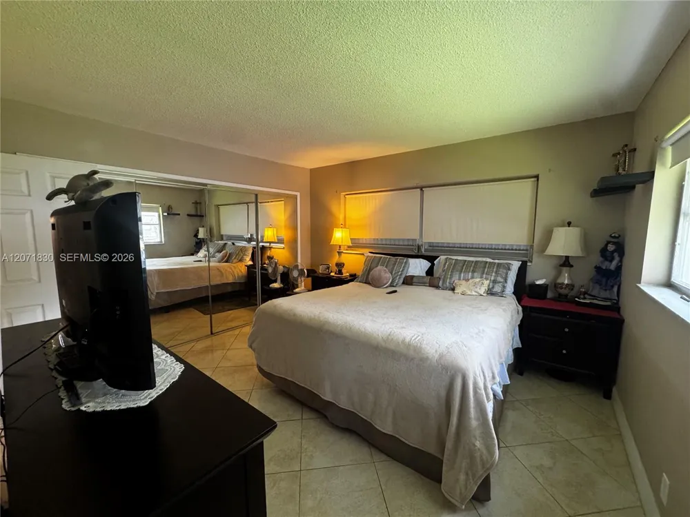 1000 Hillcrest Ct #214 Hollywood, FL 33021