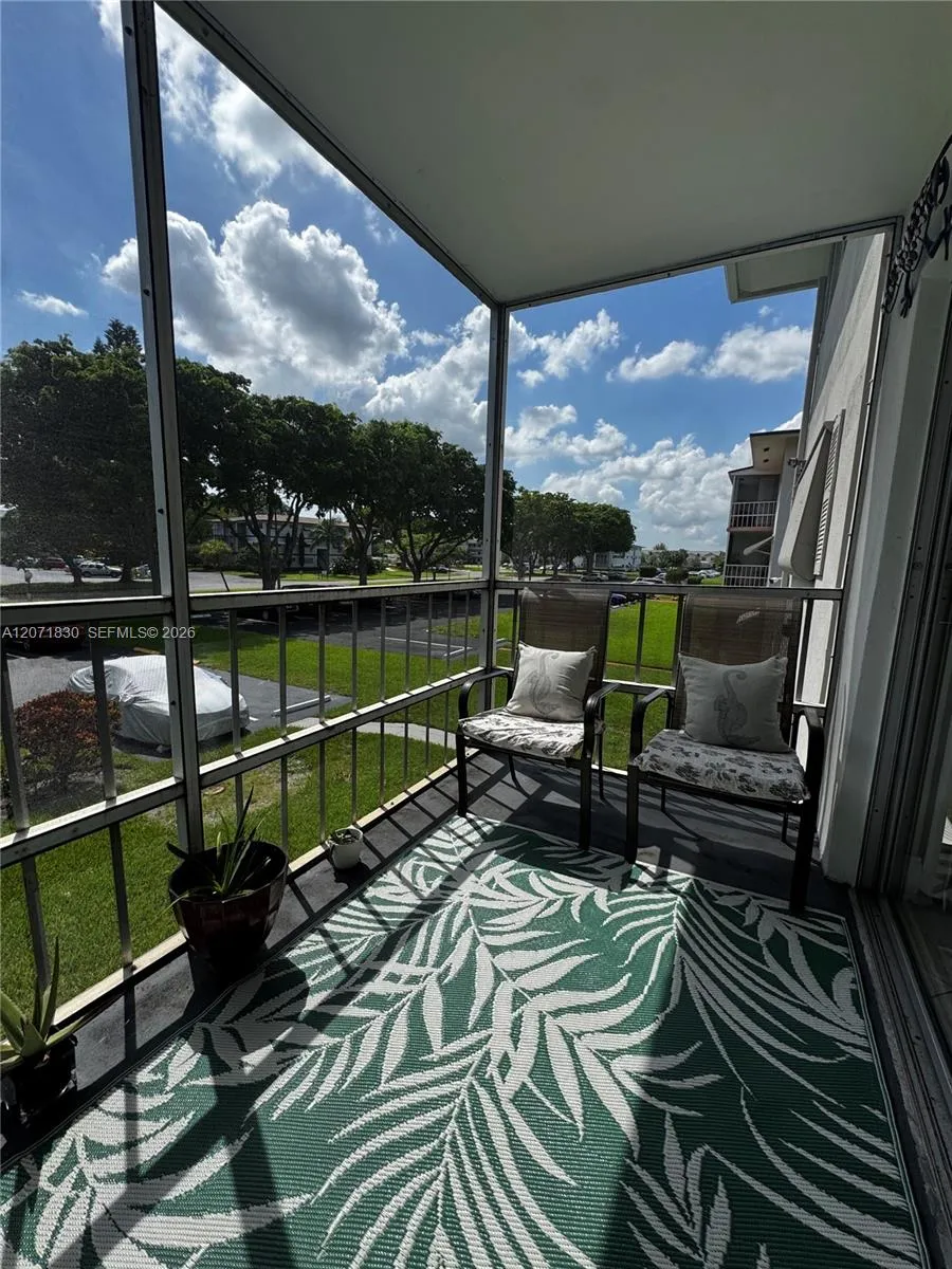 1000 Hillcrest Ct #214 Hollywood, FL 33021