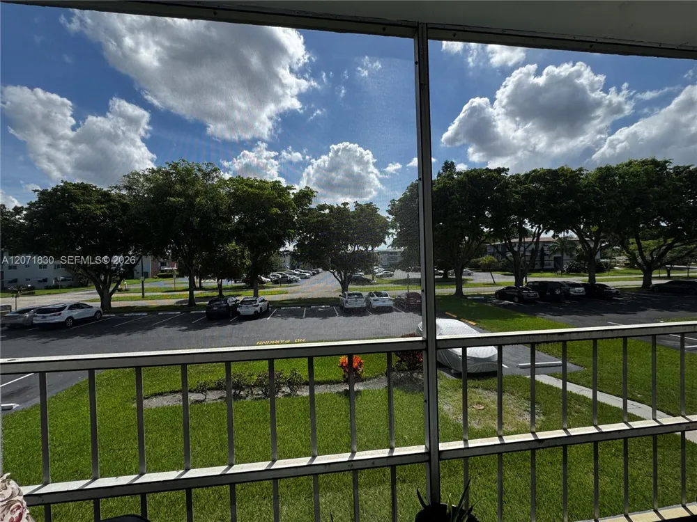 1000 Hillcrest Ct #214 Hollywood, FL 33021