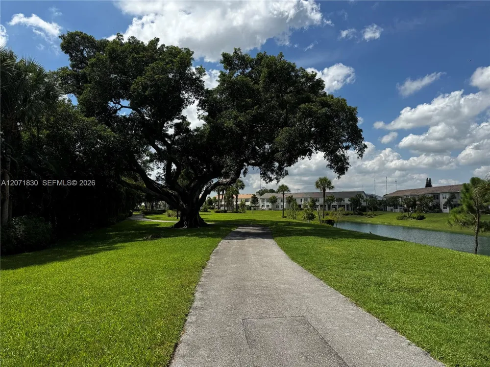 1000 Hillcrest Ct #214 Hollywood, FL 33021