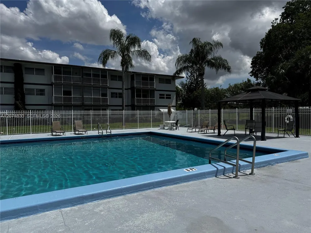 1000 Hillcrest Ct #214 Hollywood, FL 33021