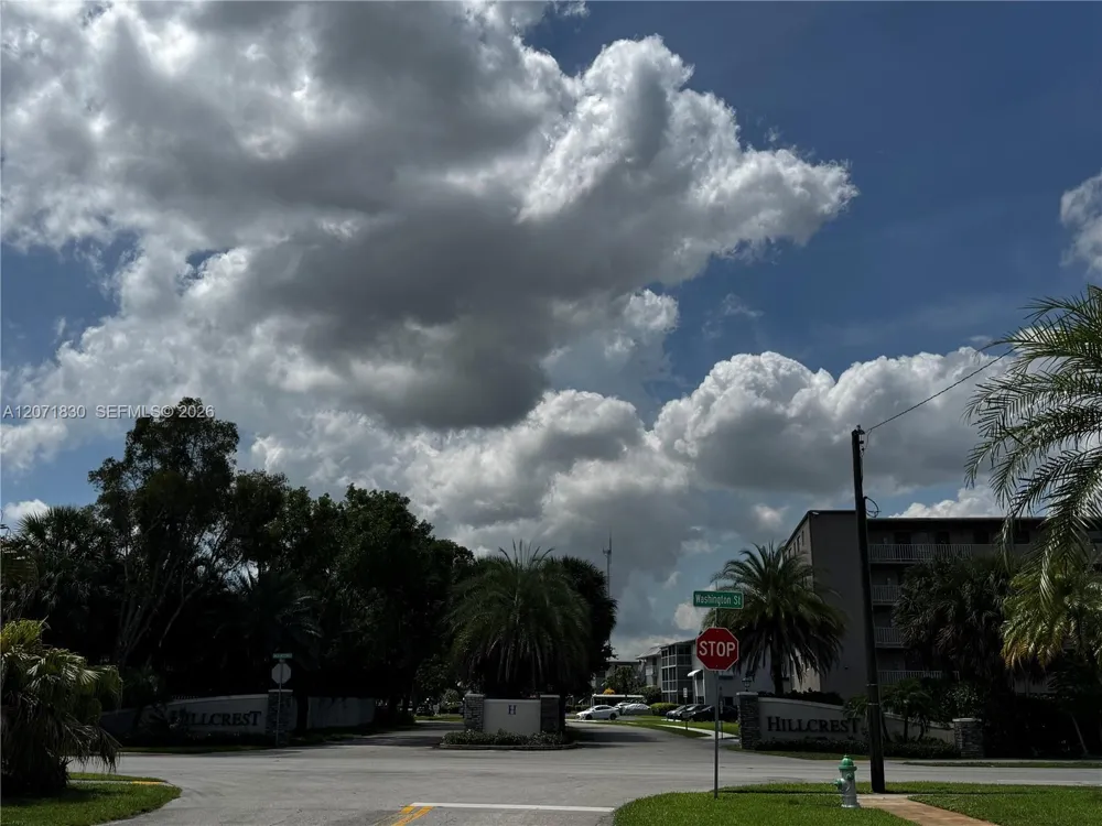 1000 Hillcrest Ct #214 Hollywood, FL 33021