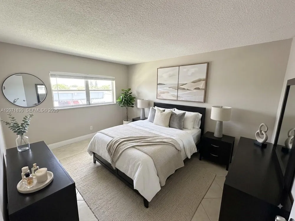 1000 Hillcrest Ct #214 Hollywood, FL 33021