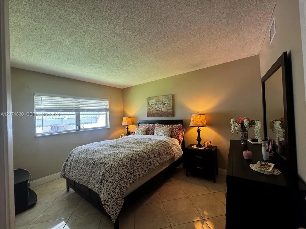 1000 Hillcrest Ct #214 Hollywood, FL 33021