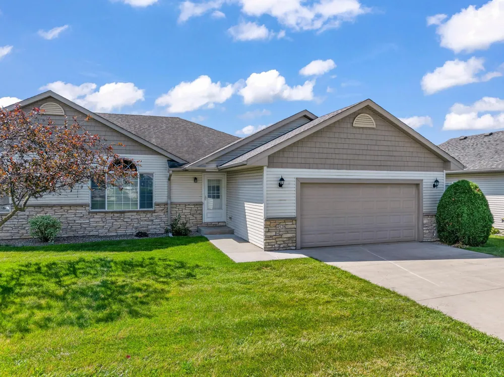 4528 Prairie View Place NW Rochester, MN 55901
