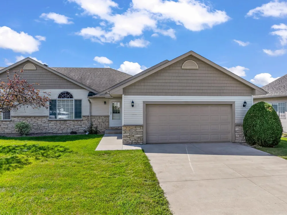 4528 Prairie View Place NW Rochester, MN 55901