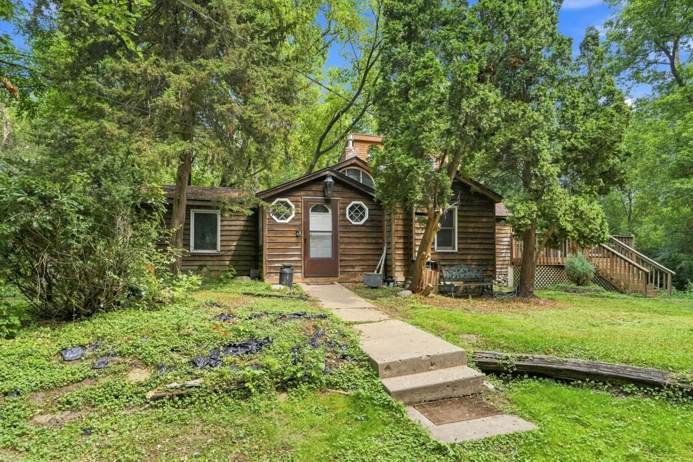 15320 Highwood Drive Minnetonka, MN 55345