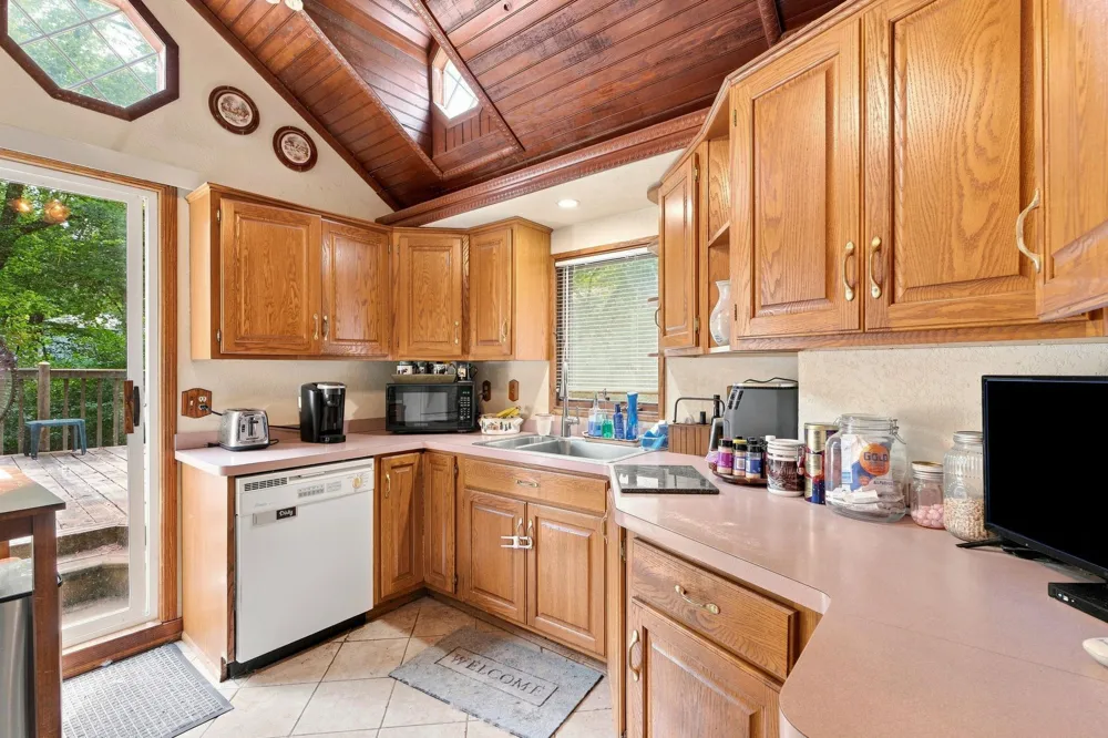 15320 Highwood Drive Minnetonka, MN 55345