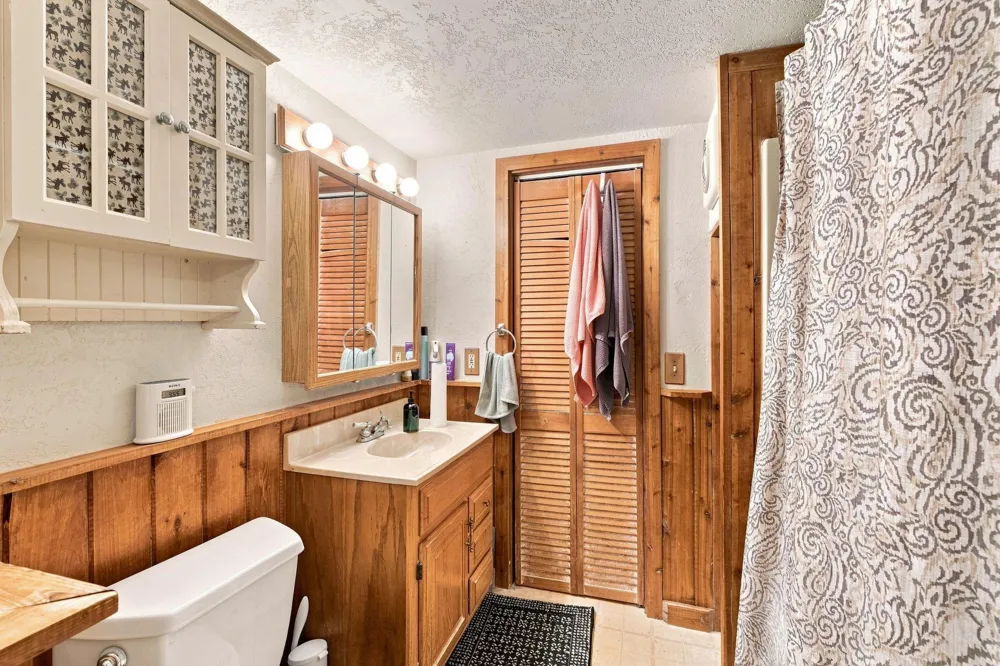 15320 Highwood Drive Minnetonka, MN 55345