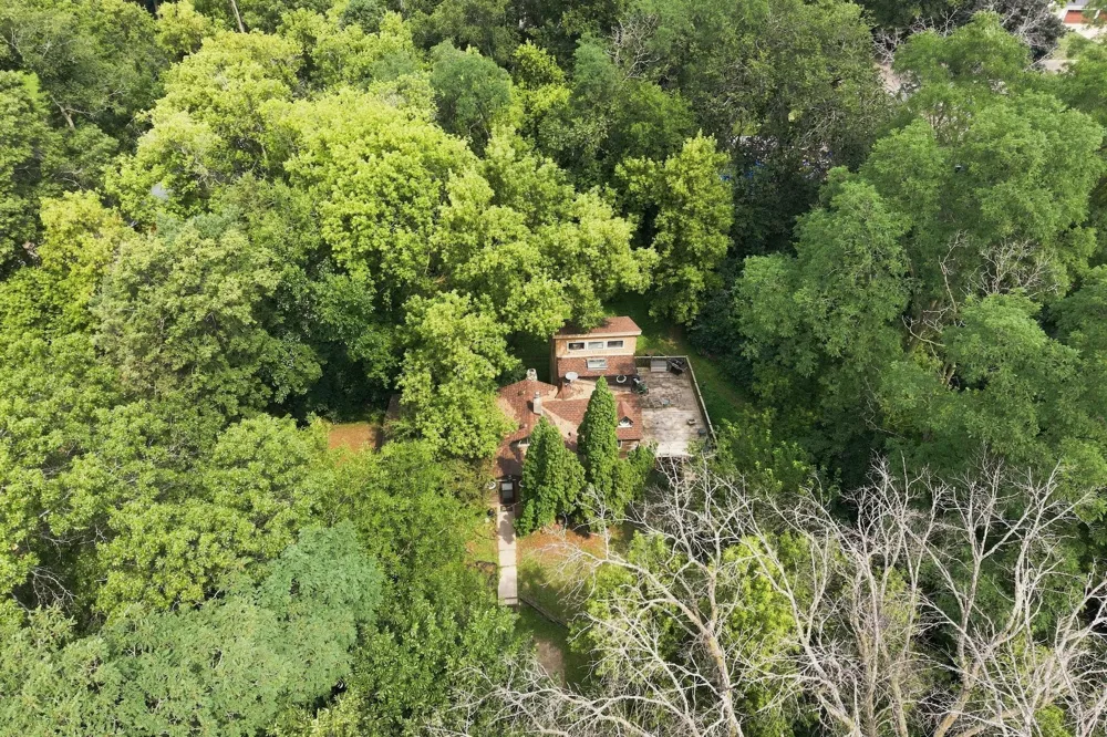 15320 Highwood Drive Minnetonka, MN 55345