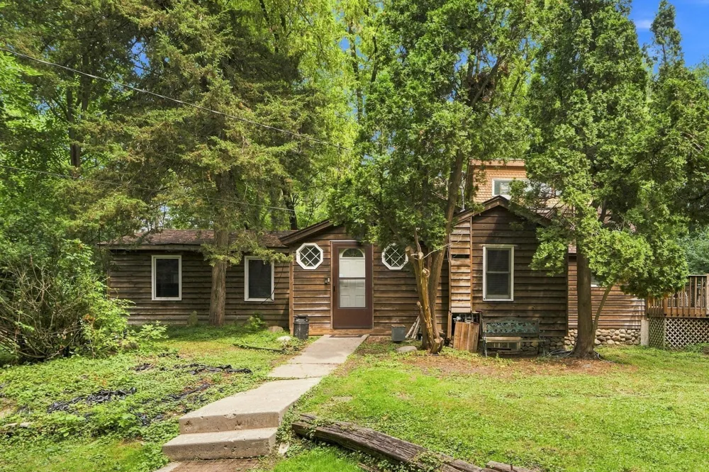 15320 Highwood Drive Minnetonka, MN 55345
