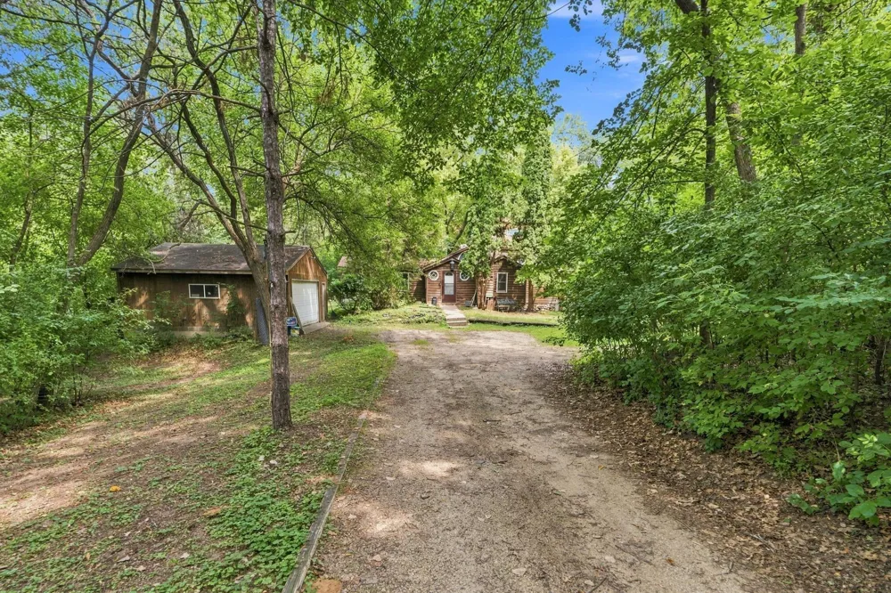 15320 Highwood Drive Minnetonka, MN 55345