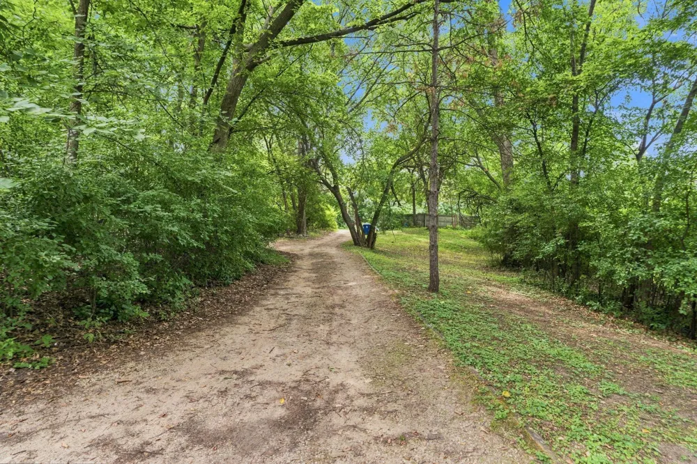 15320 Highwood Drive Minnetonka, MN 55345