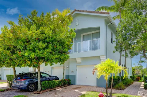 3061 LAUREL RIDGE CIRCLE