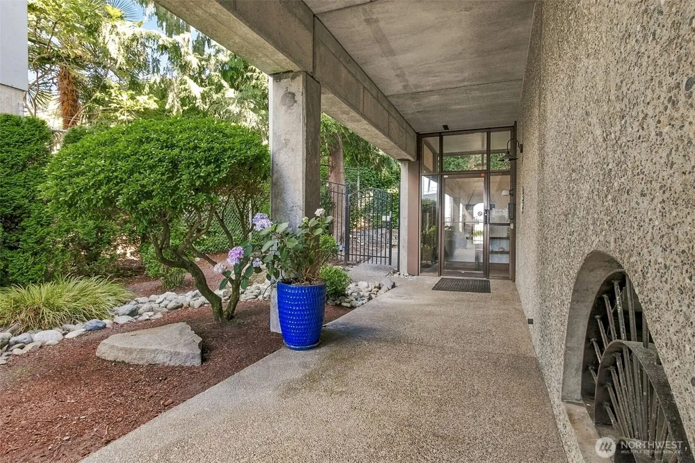 22222 Dock Avenue S #2C Des Moines, WA 98198