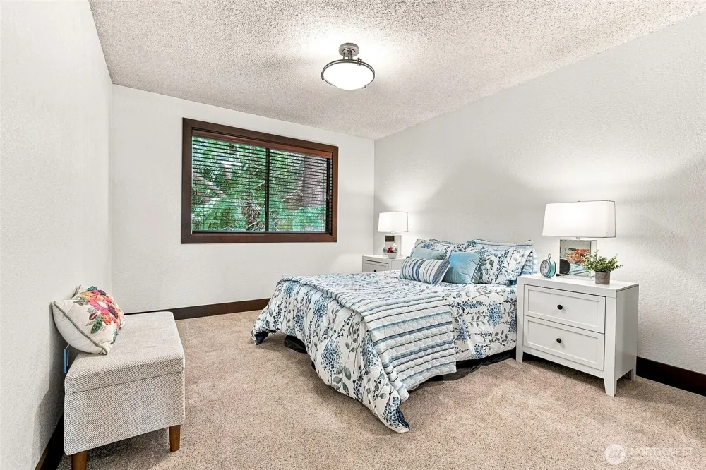 22222 Dock Avenue S #2C Des Moines, WA 98198