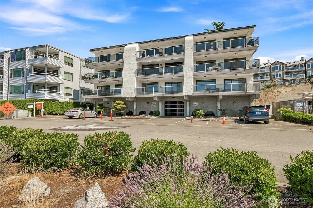 22222 Dock Avenue S #2C Des Moines, WA 98198