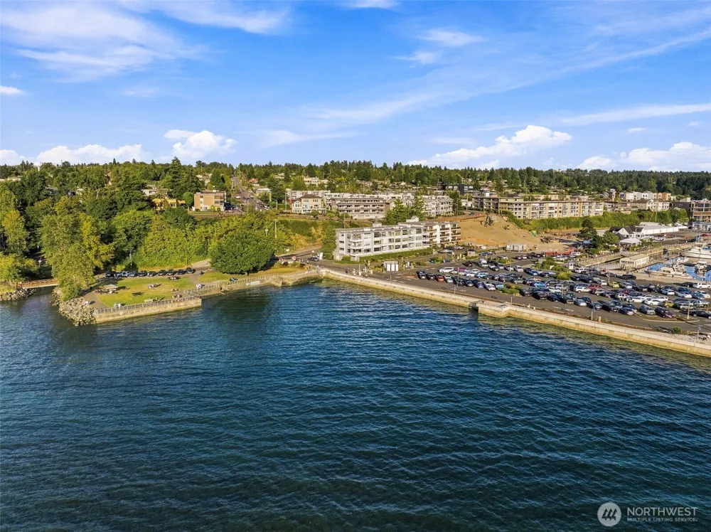 22222 Dock Avenue S #2C Des Moines, WA 98198