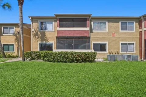 648 KENWICK CIRCLE #102