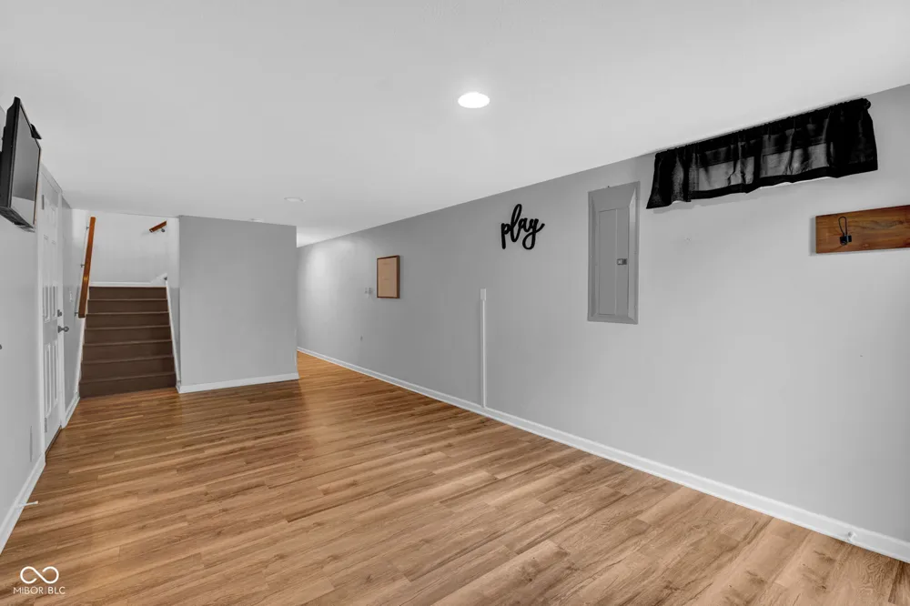 19514 E Lake Site Drive Hope, IN 47246