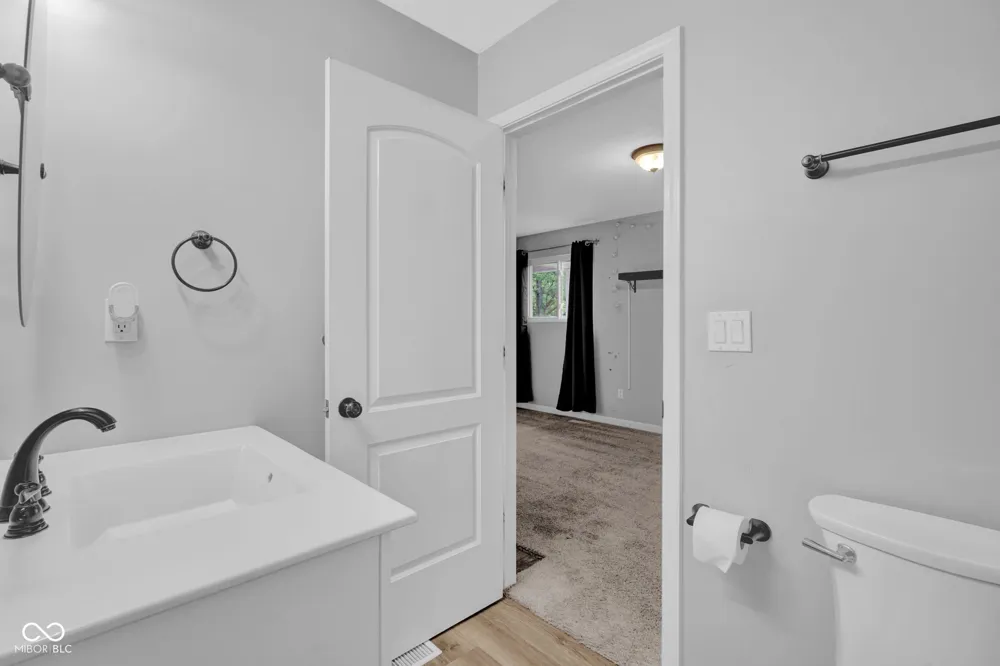 19514 E Lake Site Drive Hope, IN 47246