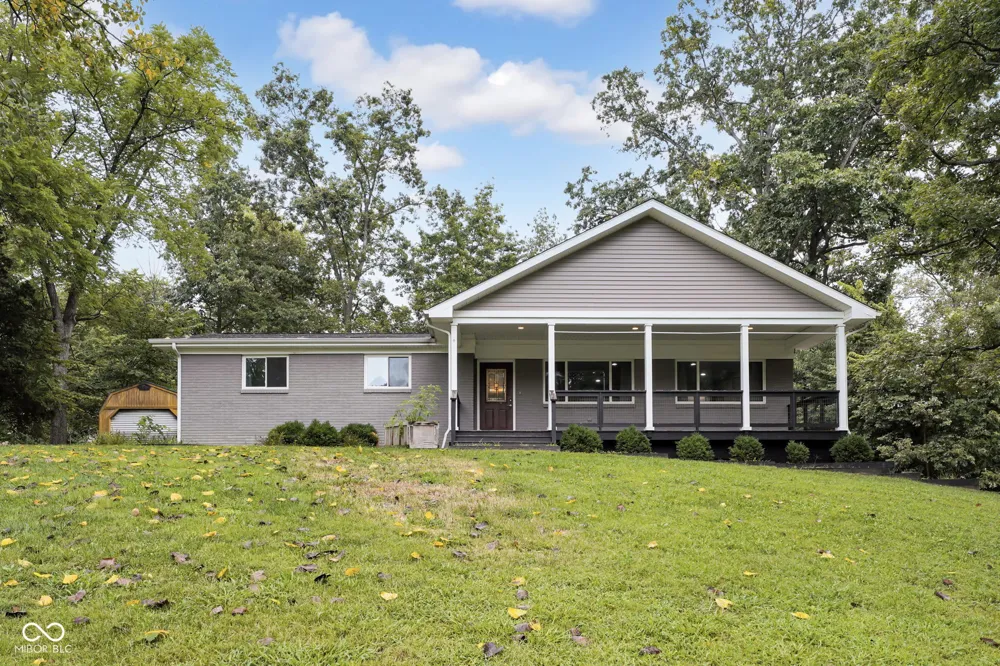 19514 E Lake Site Drive Hope, IN 47246