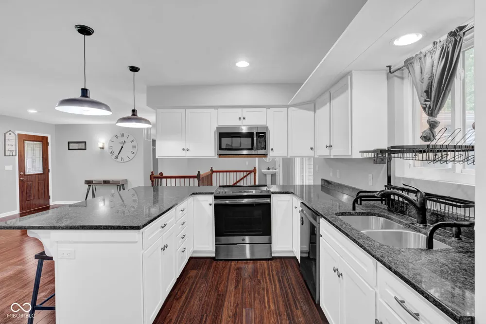 19514 E Lake Site Drive Hope, IN 47246