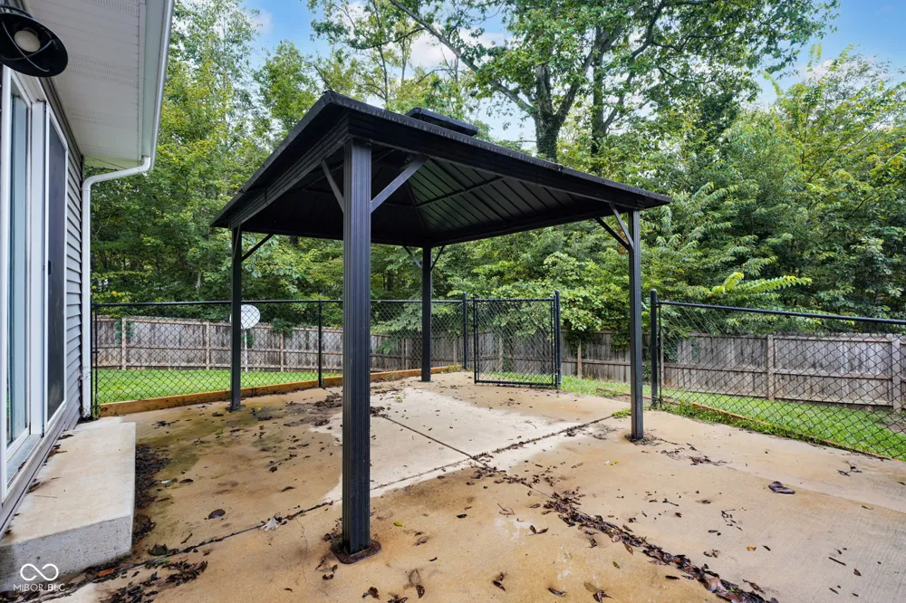 19514 E Lake Site Drive Hope, IN 47246