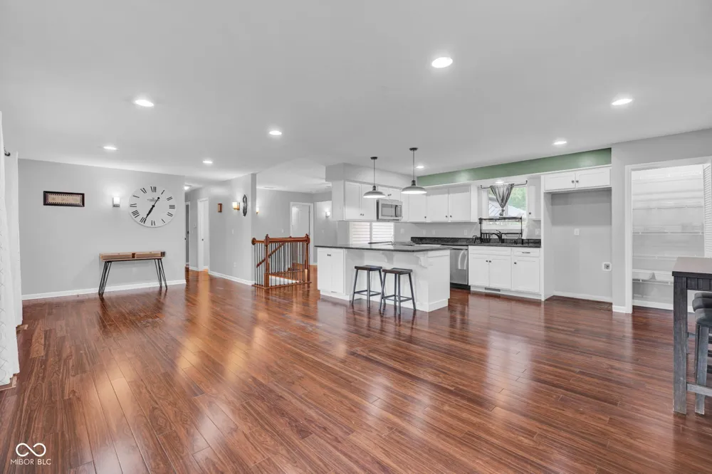 19514 E Lake Site Drive Hope, IN 47246