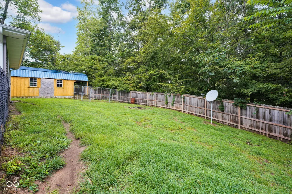 19514 E Lake Site Drive Hope, IN 47246