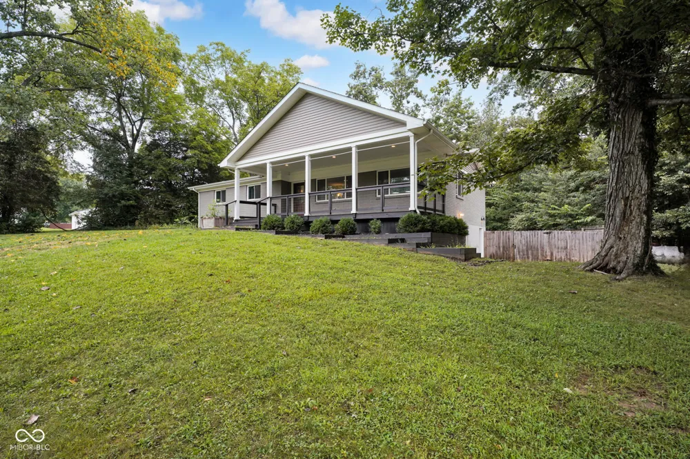 19514 E Lake Site Drive Hope, IN 47246