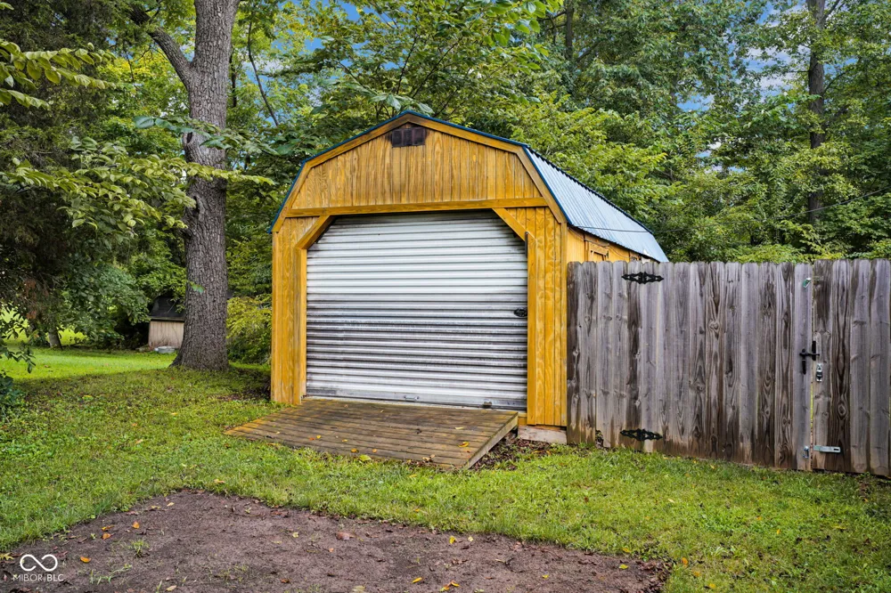 19514 E Lake Site Drive Hope, IN 47246