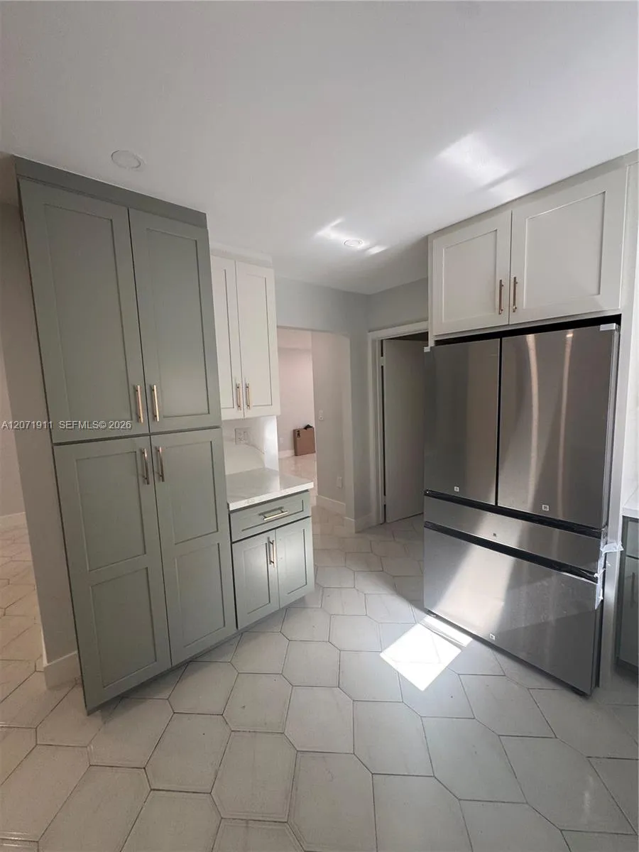 3160 NW 3rd St Miami, FL 33125