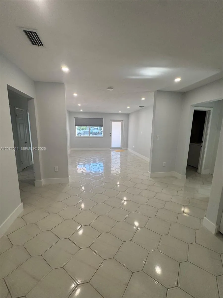 3160 NW 3rd St Miami, FL 33125
