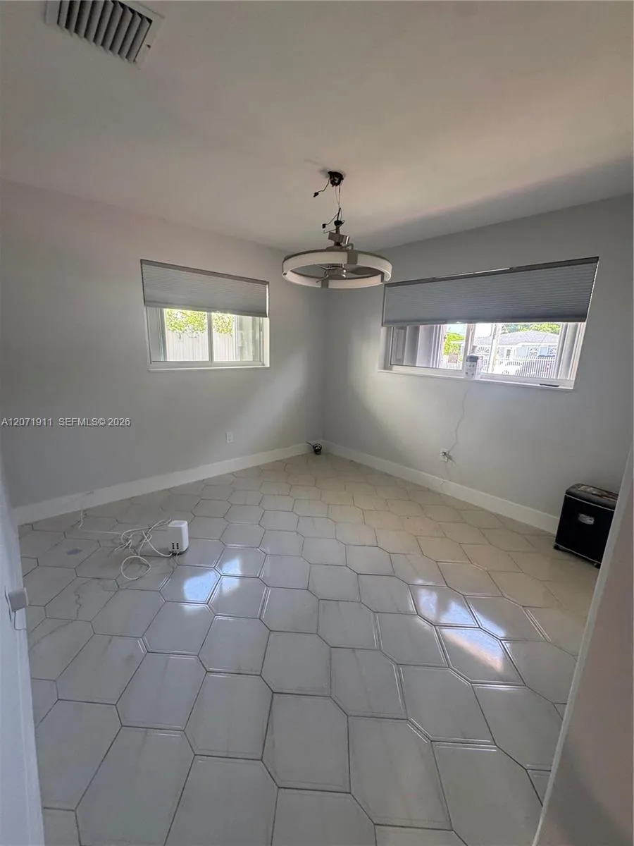 3160 NW 3rd St Miami, FL 33125