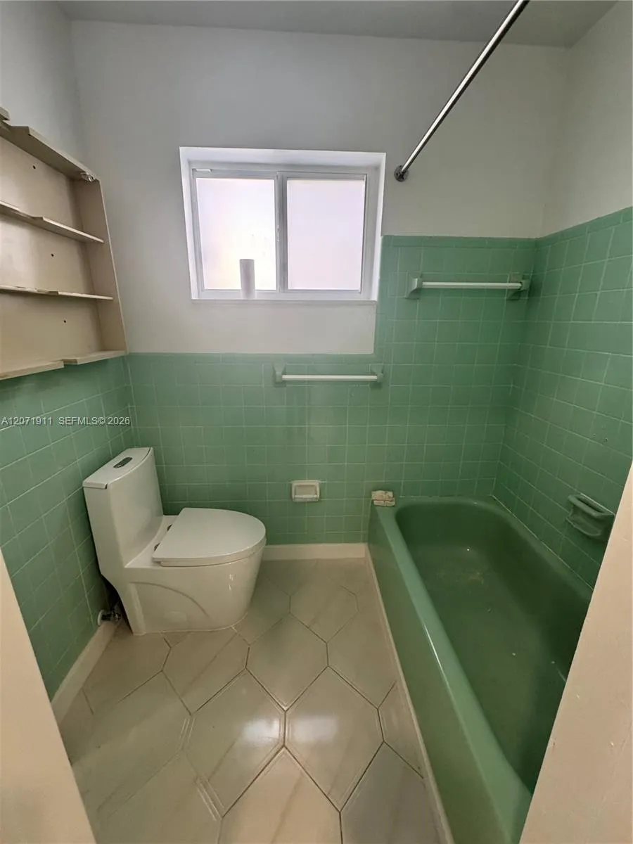 3160 NW 3rd St Miami, FL 33125