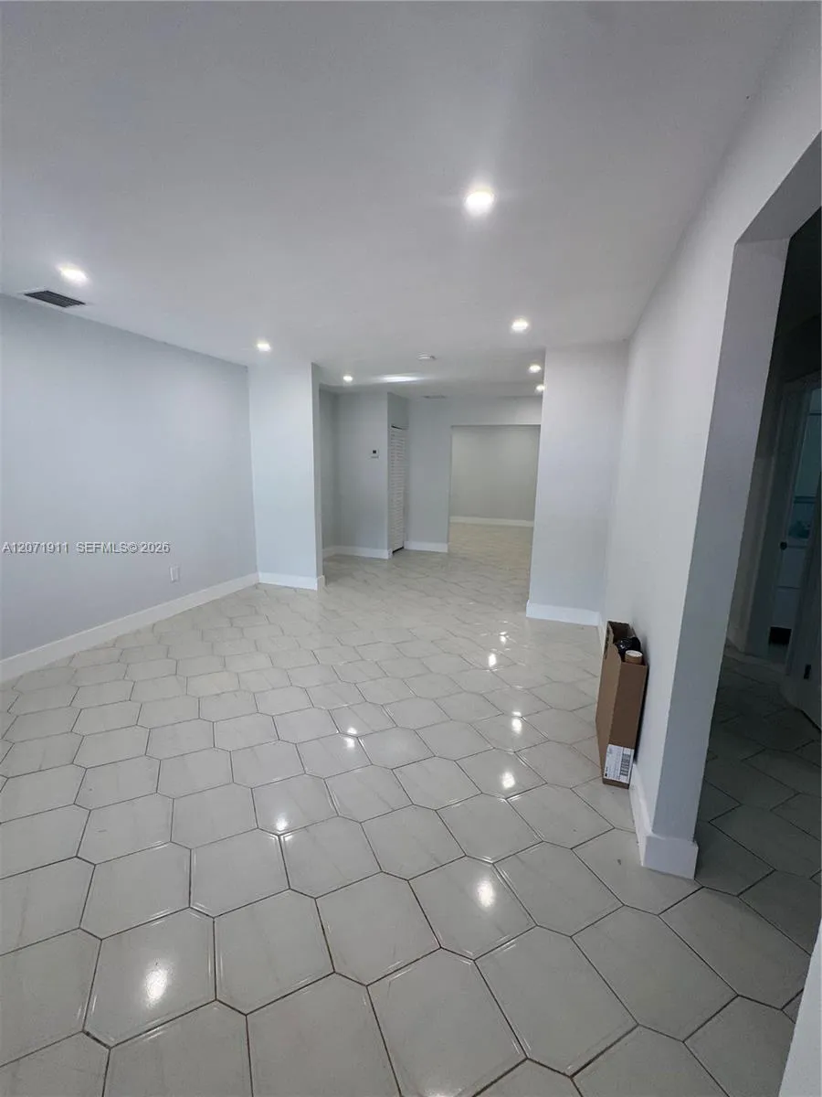 3160 NW 3rd St Miami, FL 33125