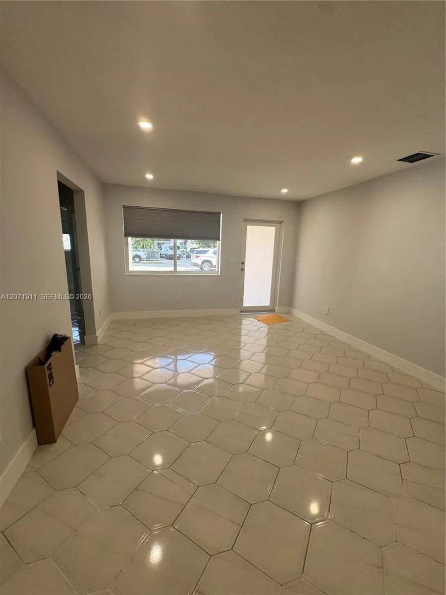 3160 NW 3rd St Miami, FL 33125