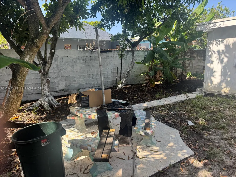 3160 NW 3rd St Miami, FL 33125