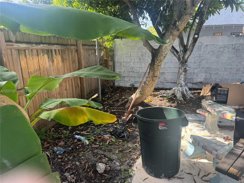 3160 NW 3rd St Miami, FL 33125