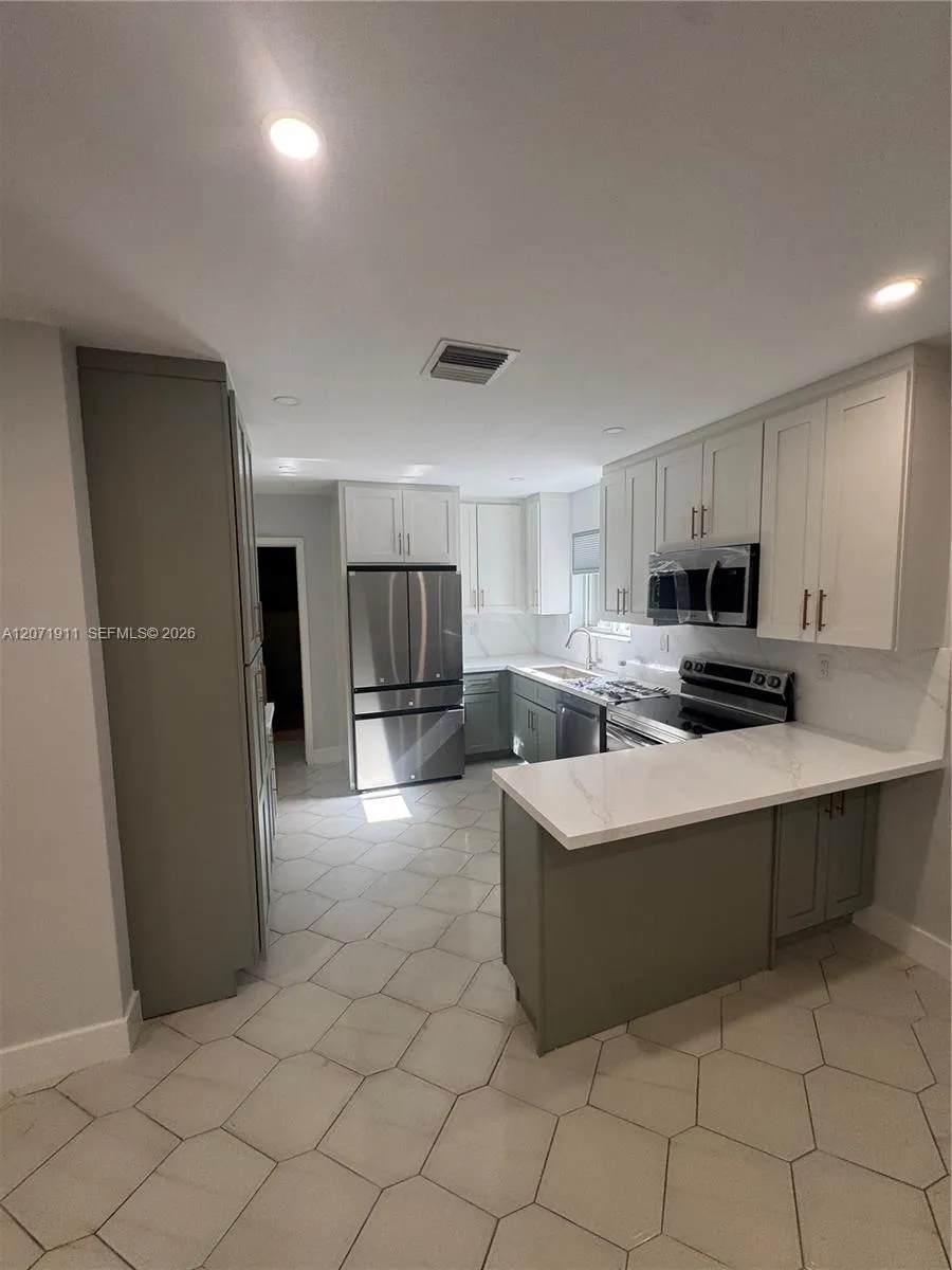 3160 NW 3rd St Miami, FL 33125