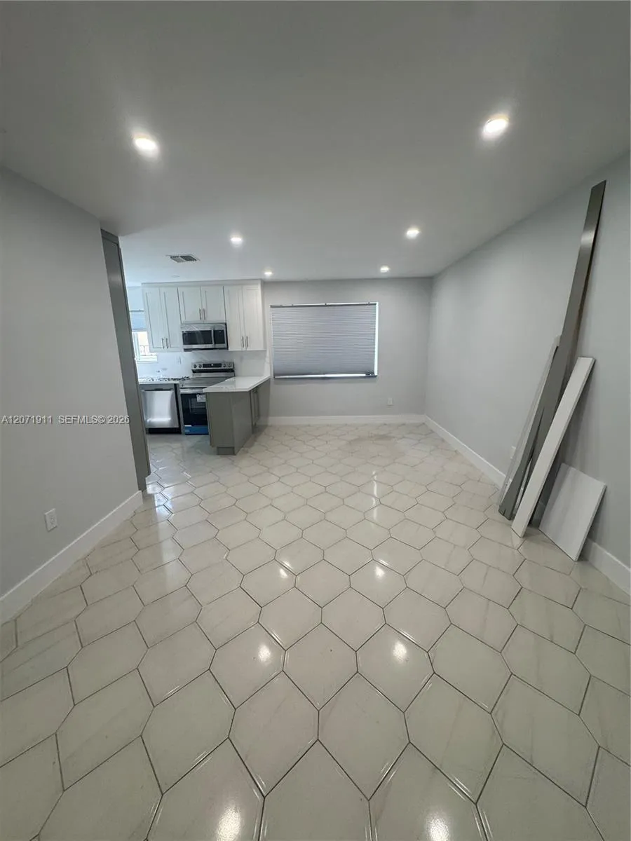 3160 NW 3rd St Miami, FL 33125
