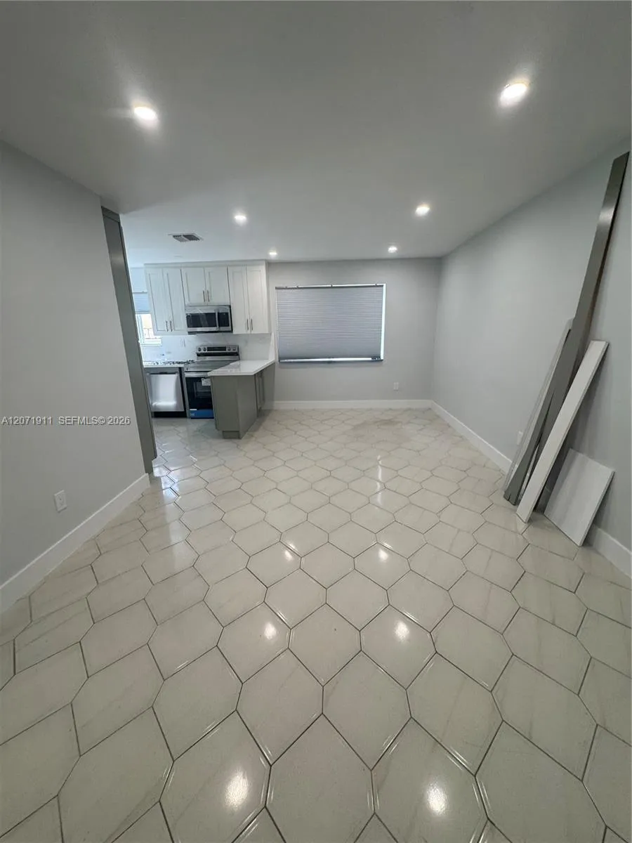 3160 NW 3rd St Miami, FL 33125