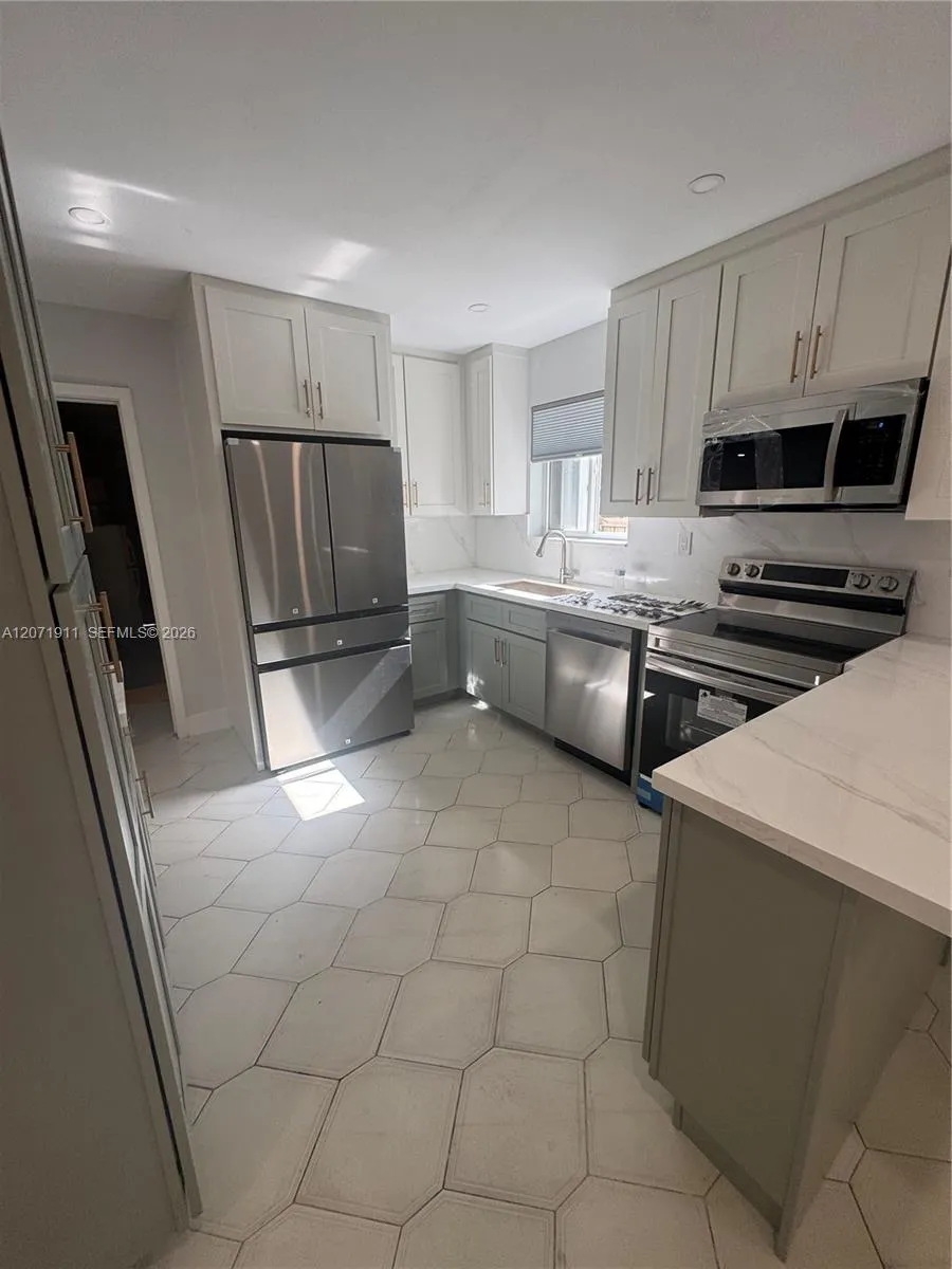 3160 NW 3rd St Miami, FL 33125