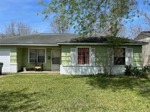 5543 Lakefield Drive