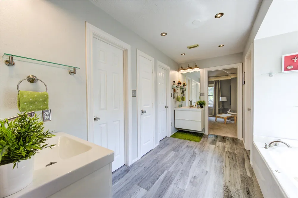 5222 Summer Snow Drive Houston, TX 77041