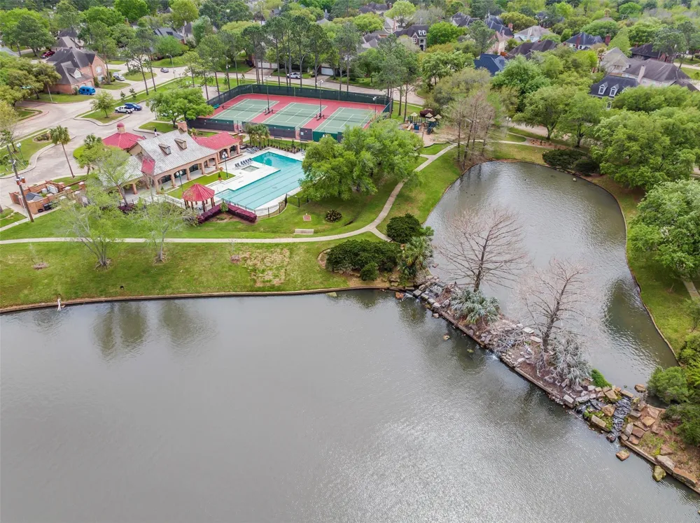 5222 Summer Snow Drive Houston, TX 77041