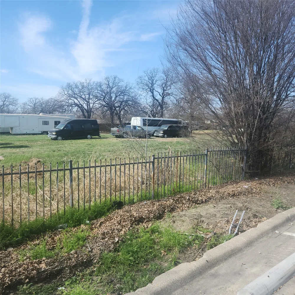 725 Walton Walker Boulevard Irving, TX 75061