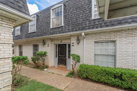3730 Fairfield Avenue #135