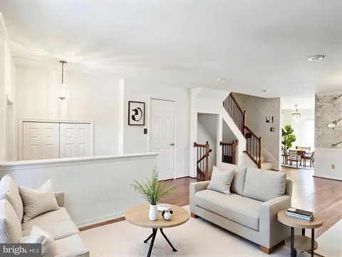 937 WALNUT WOOD ROAD